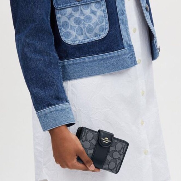 Coach Zip medium Wallet in signature canvas - Picture 3 of 4